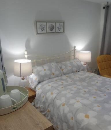 1 Bedroom Guest Suite Near City Centre. Глостер Екстер'єр фото