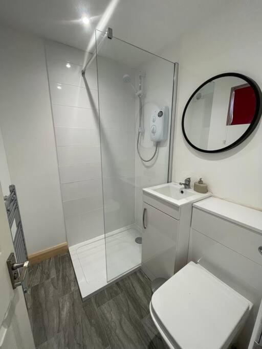 1 Bedroom Guest Suite Near City Centre. Глостер Екстер'єр фото